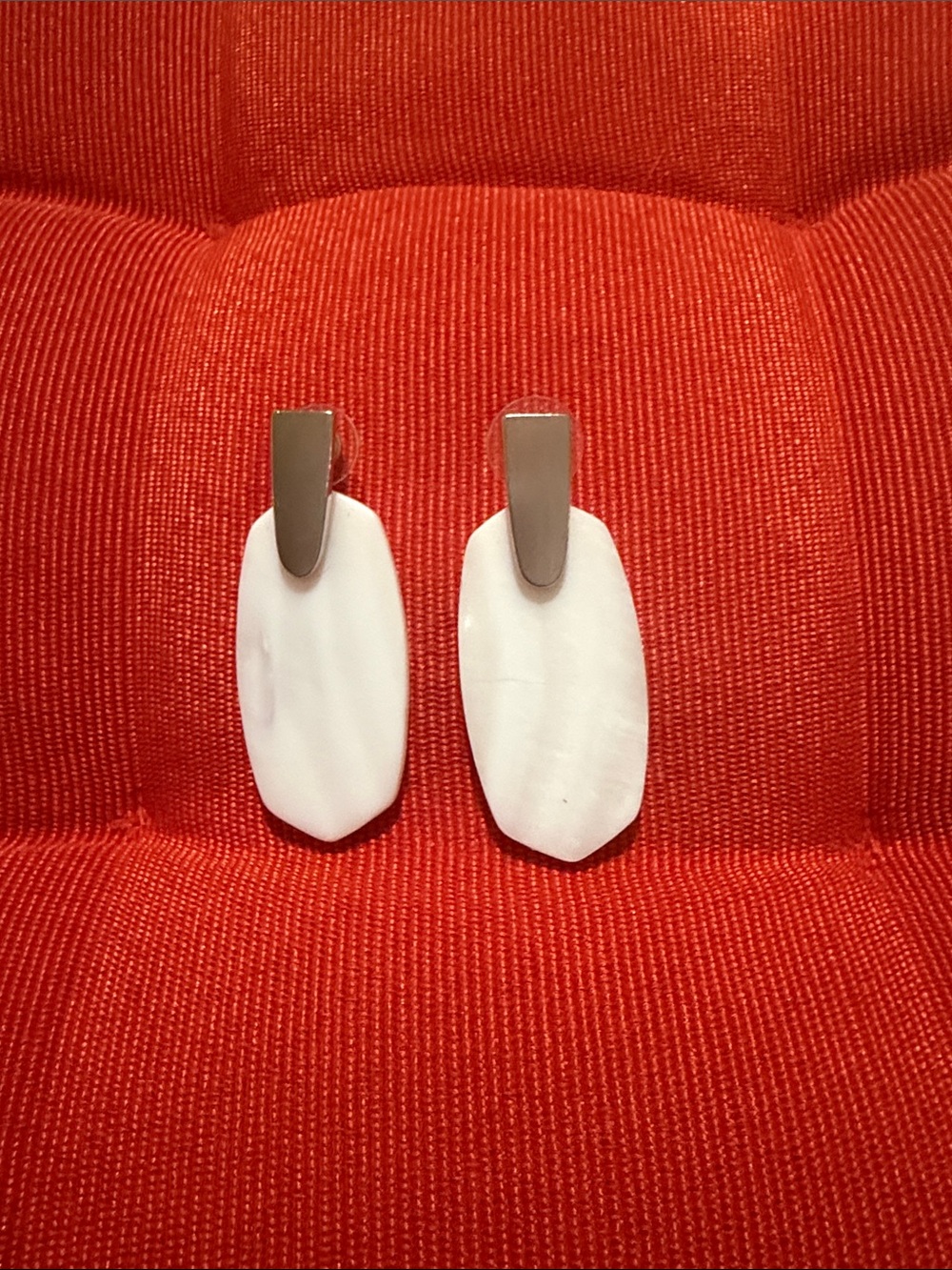 Kendra Scott Aragon/Rhodium white Sculpted Drop Earrings